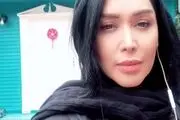 ماسک متفاوت سارا منجزی پور در هواپیما/ عکس