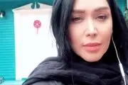 ماسک متفاوت سارا منجزی پور در هواپیما/ عکس