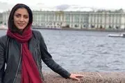 مونا فرجاد در آغوش مادر مهربانش/عکس