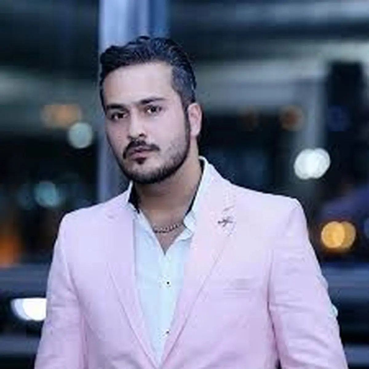 عکسی دیده نشده از بازیگر مشهور سینما در استخر!