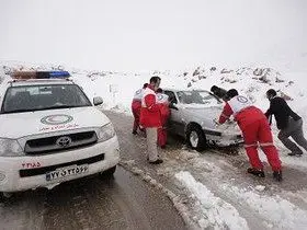 نجات ۳۰۰ نفر در جاده‌های برفی