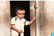 رفتار مردم هند با پسر بچه عجیب الخلقه(+18) + تصاویر