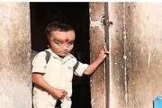 رفتار مردم هند با پسر بچه عجیب الخلقه(+18) + تصاویر