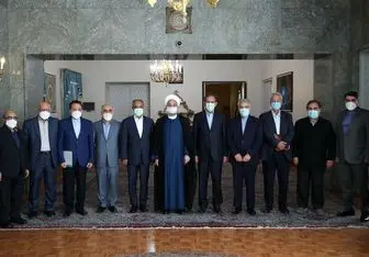 آخرین جلسه تیم اقتصادی دولت حسن روحانی به همراه عکس یادگاری‌