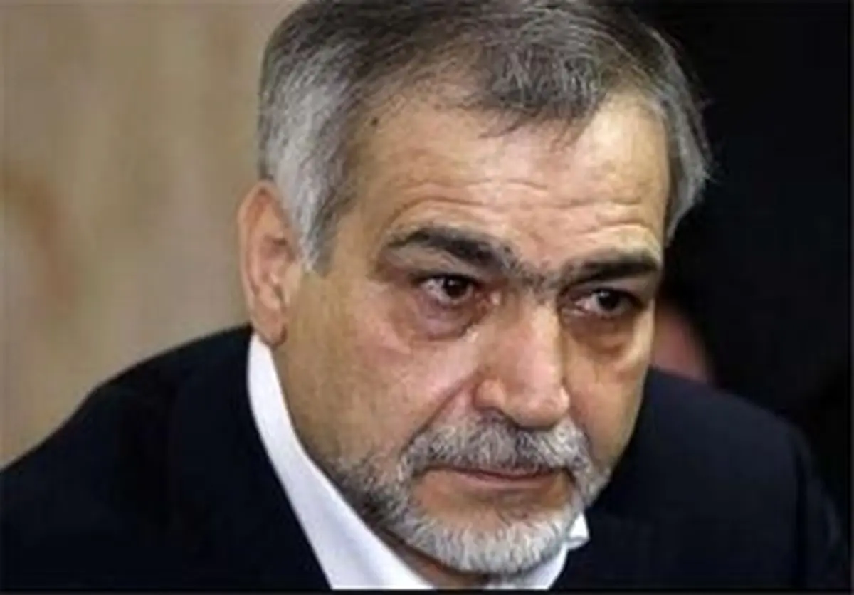 تیپ و ظاهر عجیب حسین فریدون برادر حسن روحانی در داروخانه