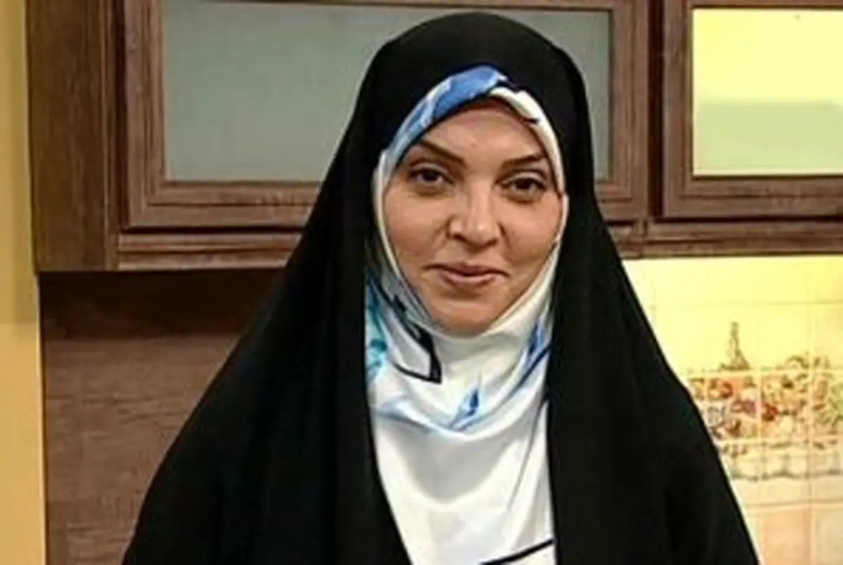 خانم مجری در کنار دخترش