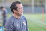 خداداد عزیزی و برادرش،در مراسم خاکسپاری پدرشان+عکس