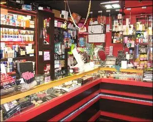 دکوراسیون-مغازه-لوازم-آرایشی-و-بهداشتی-1