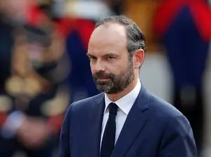 نخست‌وزیر فرانسه طی ساعات آینده استعفای دولت خود را اعلام خواهد کرد