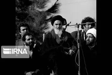 بازگشت امام خمینی به ایران