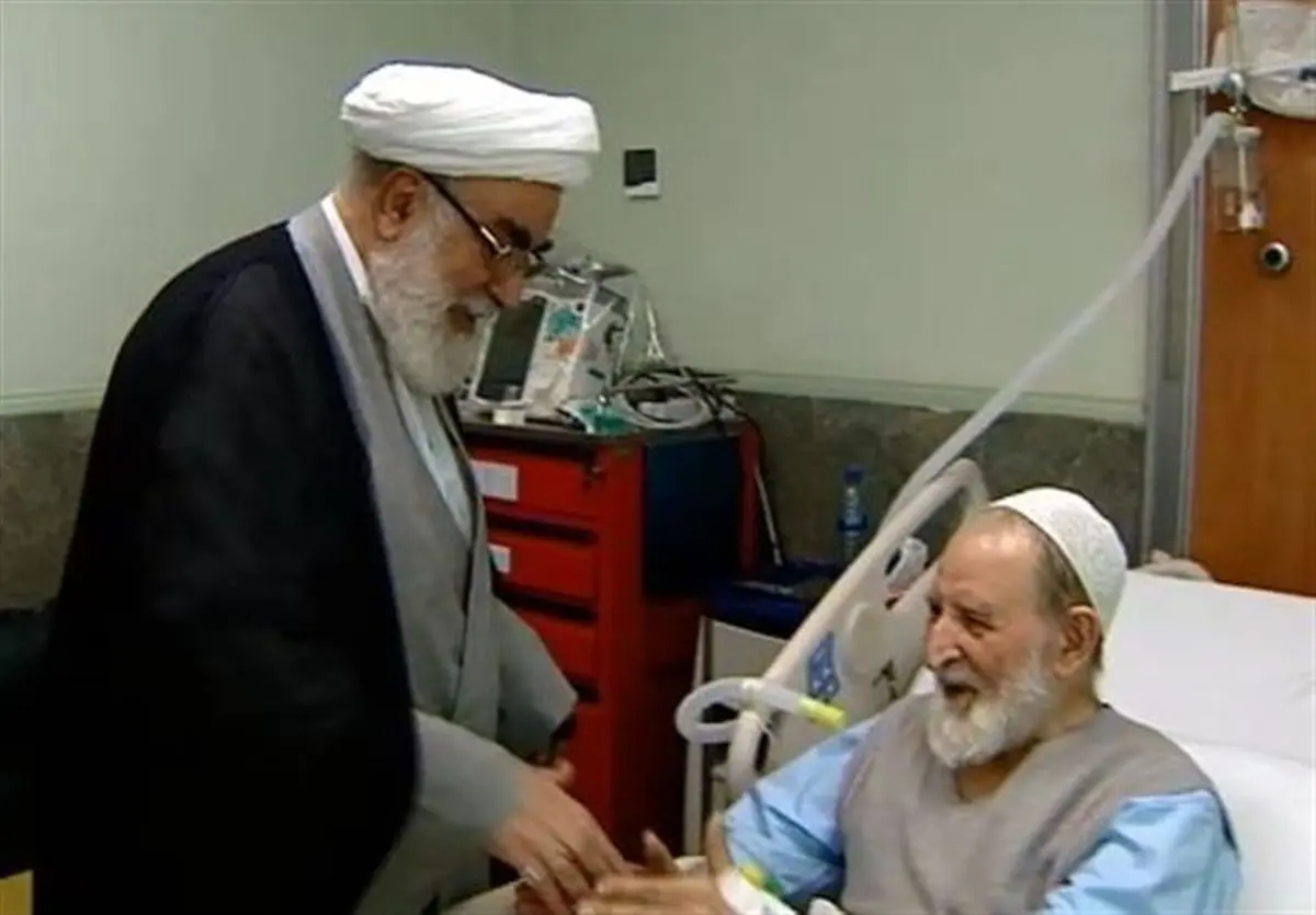 عیادت رئیس دفتر رهبر انقلاب از آیتالله یزدی/ عکس