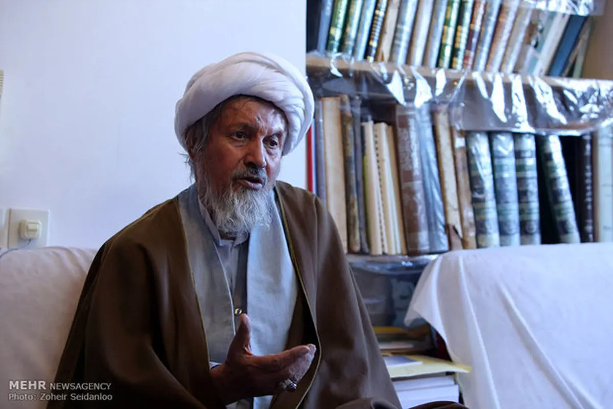 در شورای نگهبان ما امتحان می گیریم اگر بلد است بفرماید!