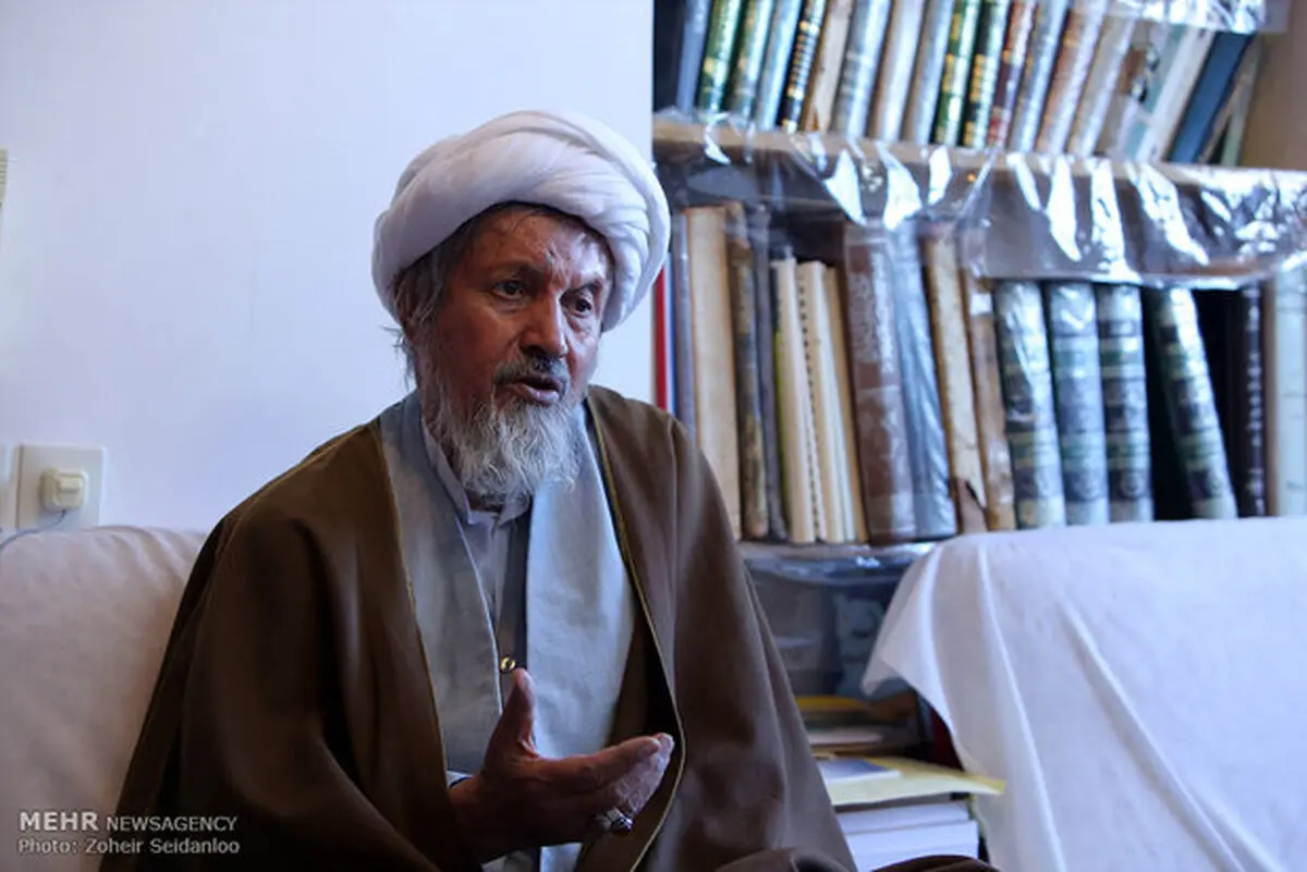 در شورای نگهبان ما امتحان می گیریم اگر بلد است بفرماید!