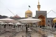 حال و هوای باران پاییزی در حرم مطهر امام رضا(ع)/ گزارش تصویری