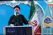امام جمعه اهواز با لباس نظامی و سلاح در راهپیمایی+تصاویر