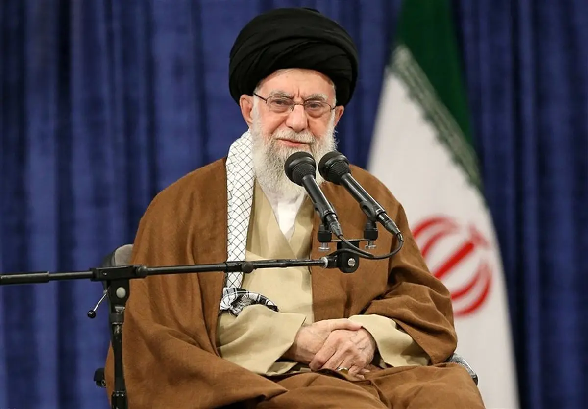 دیدار جمعی از رأی اولیها و خانوادههای شهدا با رهبر انقلاب