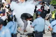 پلیس آمریکا معترضان به نژادپرستی را با باتوم کتک زد

