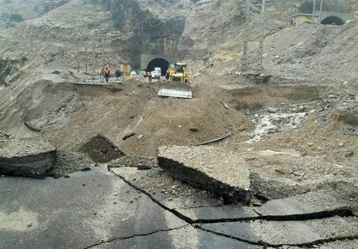 گرانترین آزادراه کشور همچنان درگیر حوادث
