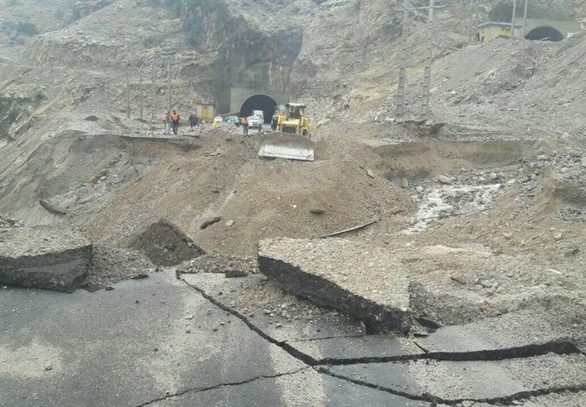 گران‌ترین آزادراه کشور همچنان درگیر حوادث