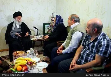 دیدار رهبر انقلاب اسلامی با خانواده‌ شهید آشوری