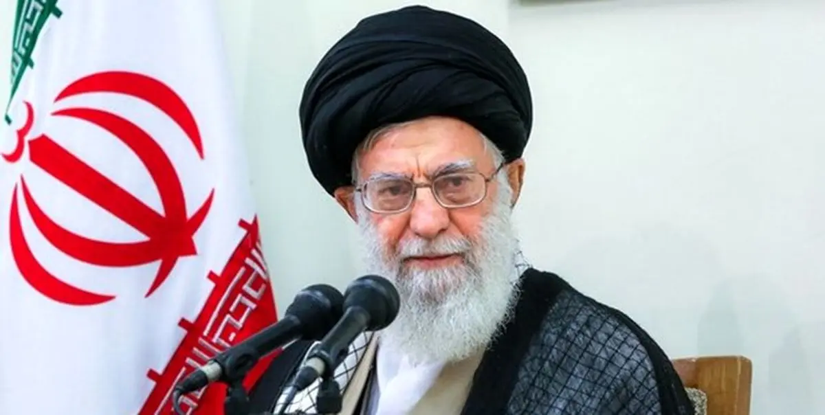 عکسی قدیمی از حضور رهبر انقلاب در حرم حضرت معصومه (س)
