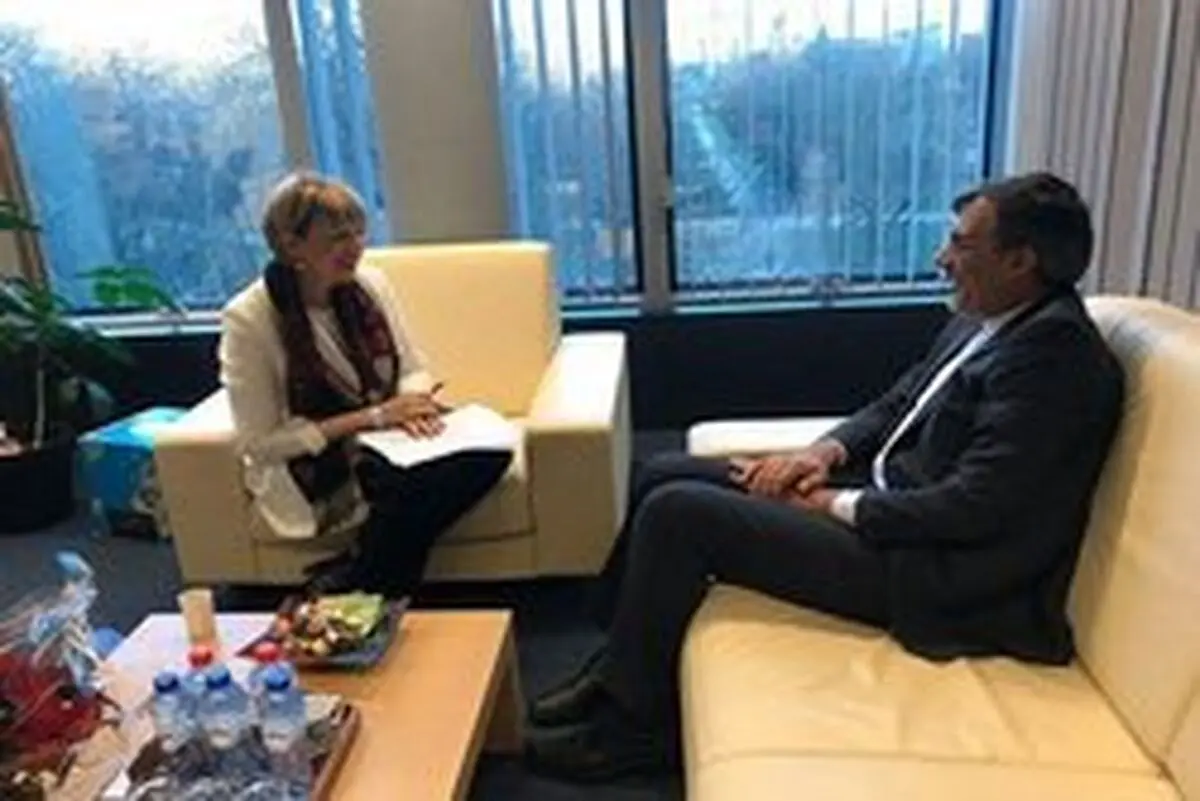 محور گفتگوی جابری انصاری و هلگا اشمید