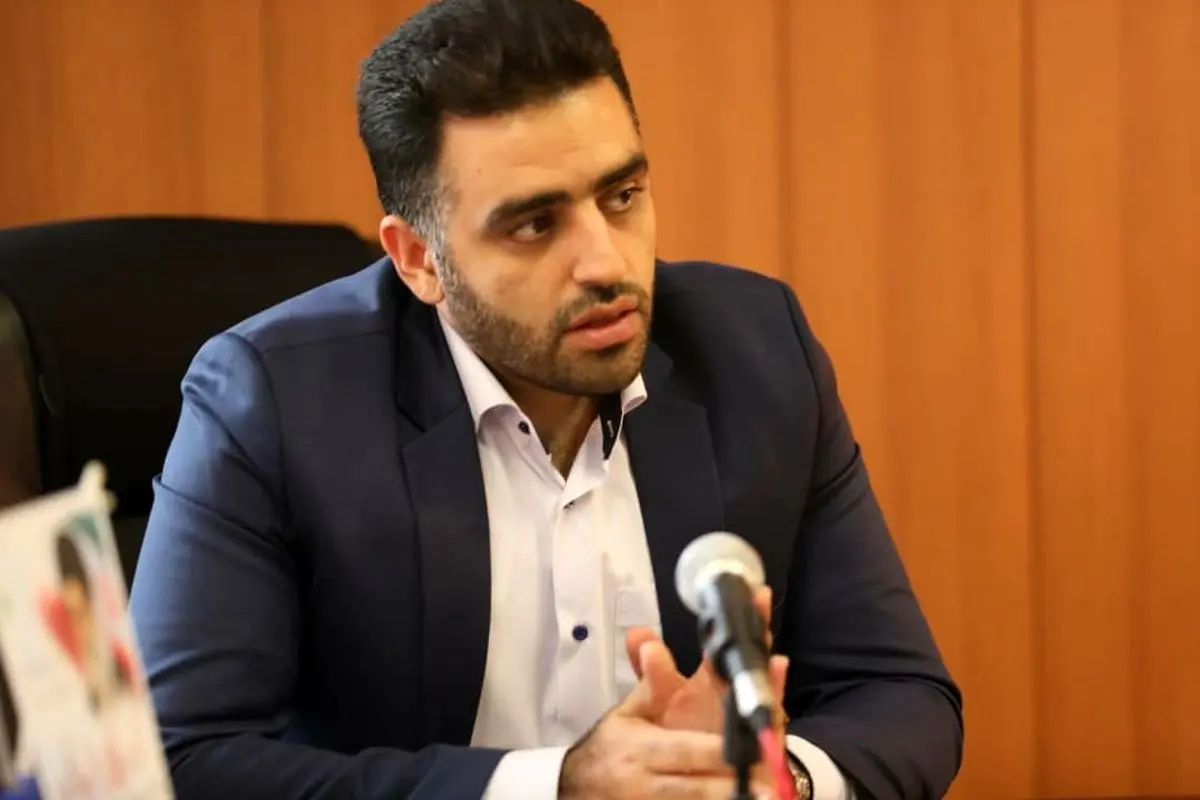 مارهای خوش و خط خالی که در آستین می پرورانیم!/ ارزش های انقلاب و فقر جامعه دستاویز طعنه های نماینده مجلس
