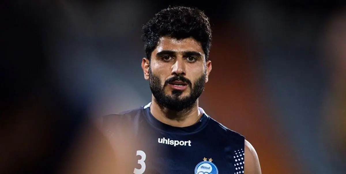 لباس سفید و ساعت کار دست بازیکن استقلال داد