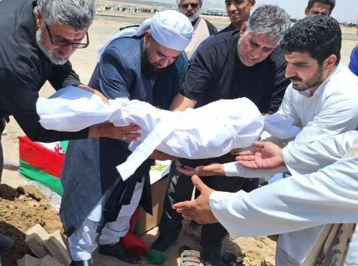 خاک‌سپاری پیکر شهید نوزاد در زاهدان
