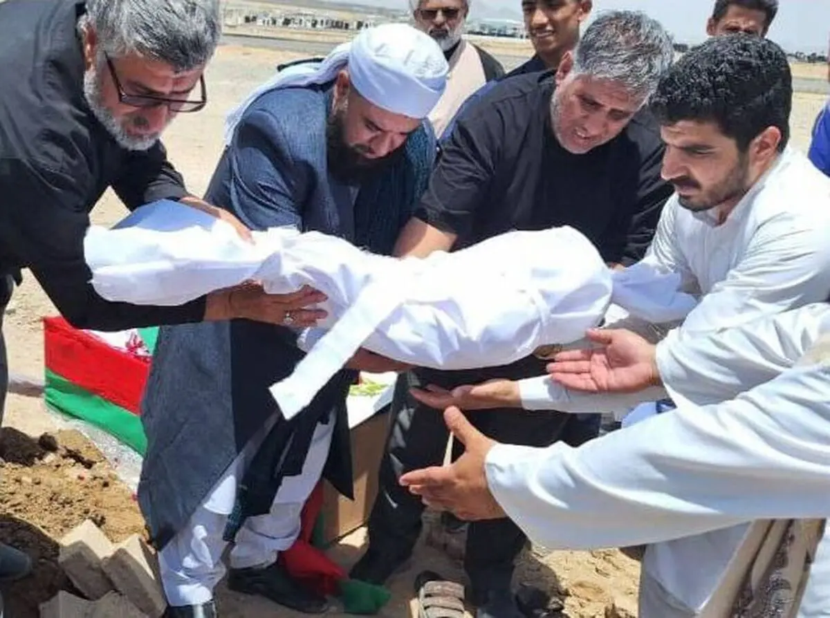 خاک‌سپاری پیکر شهید نوزاد در زاهدان
