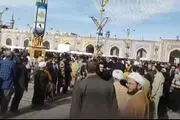 انتظار زائران و مجاوران برای دیدار با رهبری+ فیلم