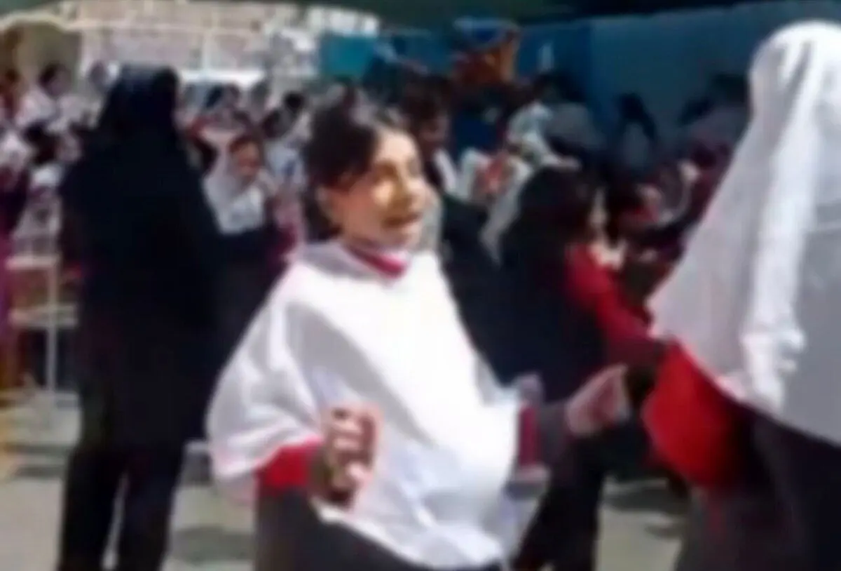 آهنگ دافی در مدرسه جنجال به پا کرد| اخراج مدیر مدرسه به خاطر پخش آهنگ دافی