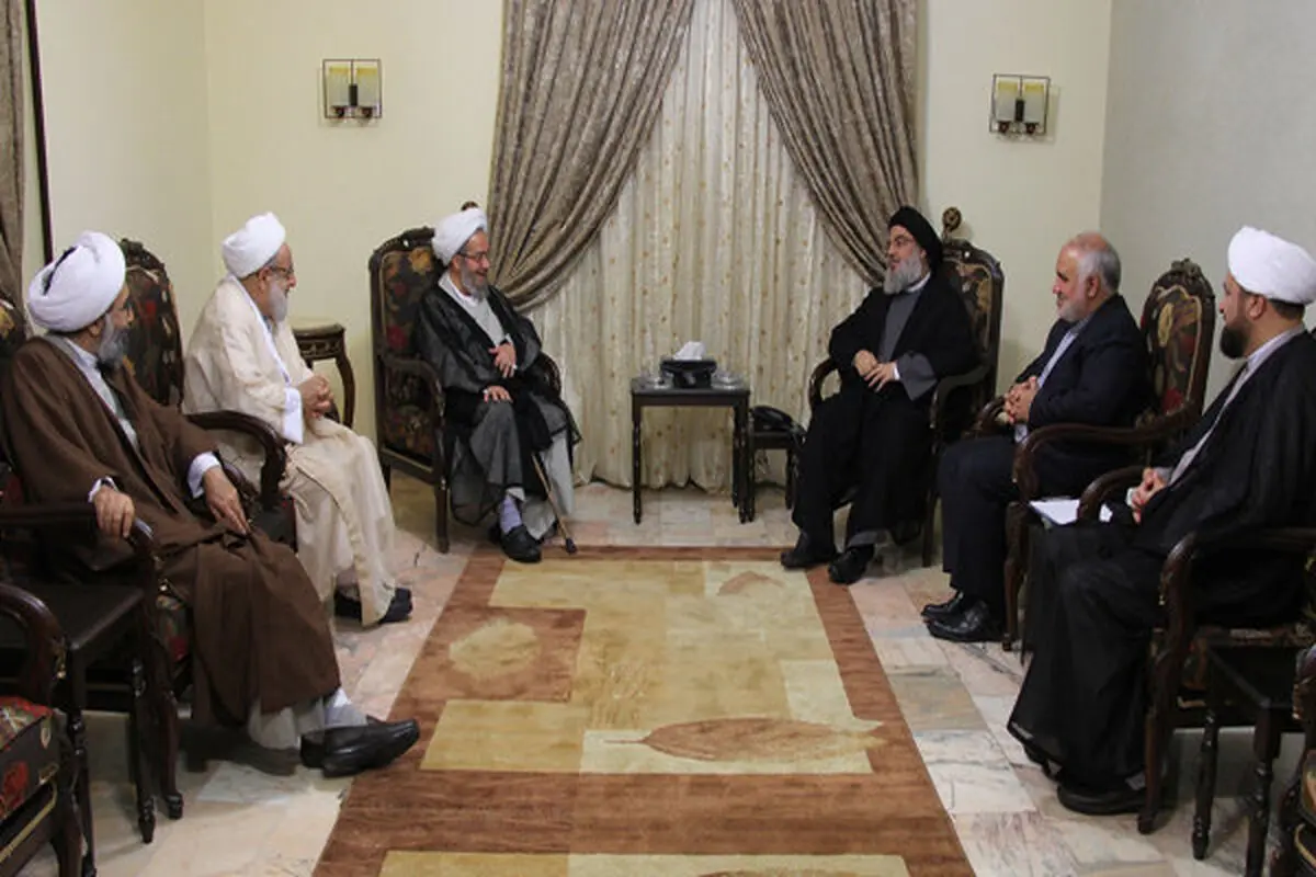 هیئتی از حوزه علمیه قم با «سید حسن نصرالله» دیدار کرد