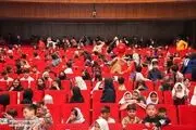 کودکان کار به تماشای فیلم سینمایی «ضربه فنی» نشستند