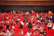 کودکان کار به تماشای فیلم سینمایی «ضربه فنی» نشستند