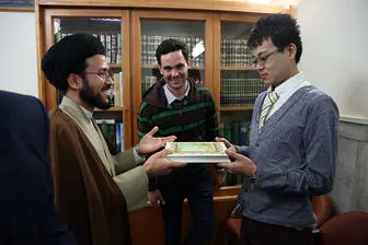تشرف جوان ژاپنی به دین مبین اسلام در حرم رضوی

