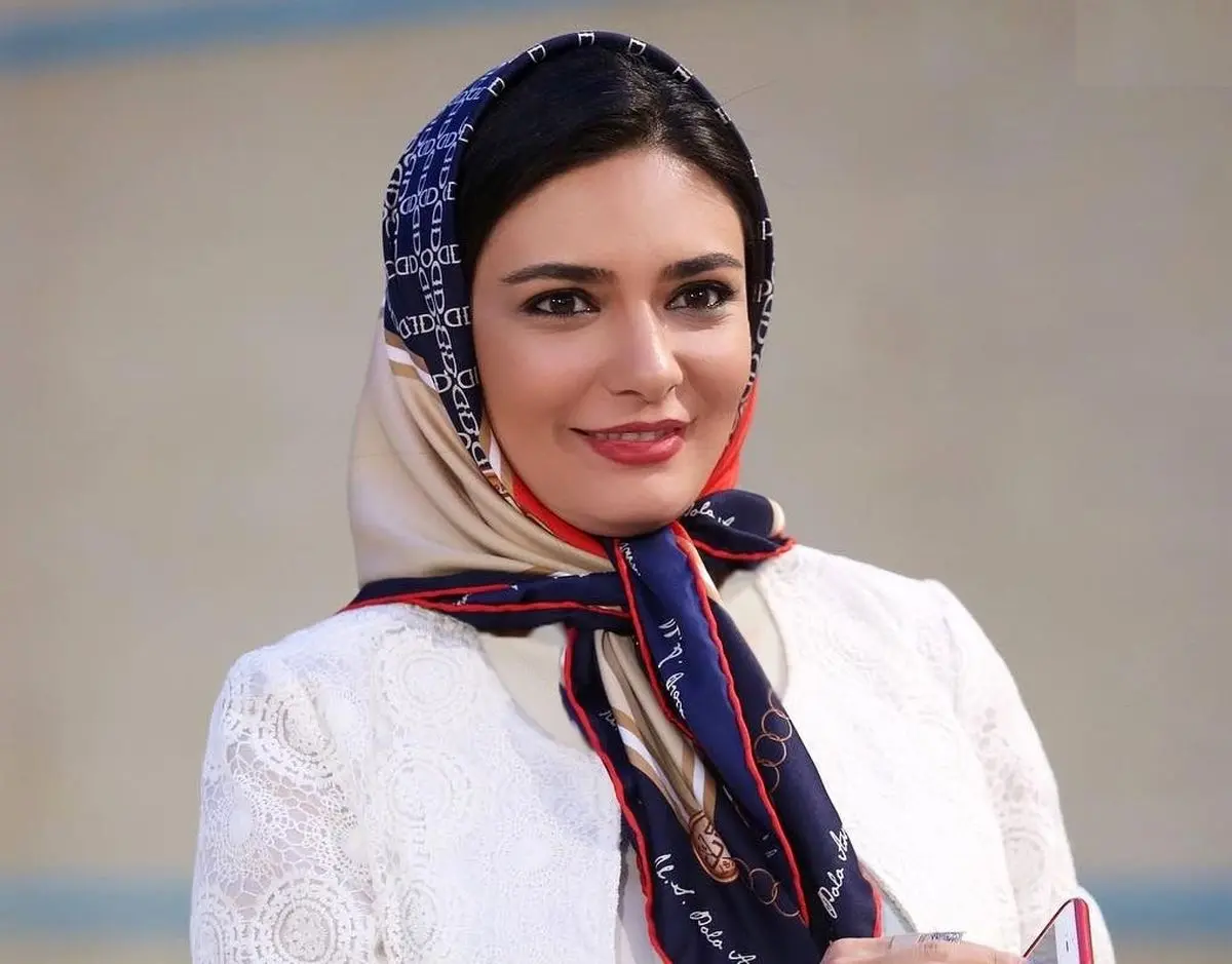 کاشان گردی لیندا کیانی در فصل گلاب گیری /عکس