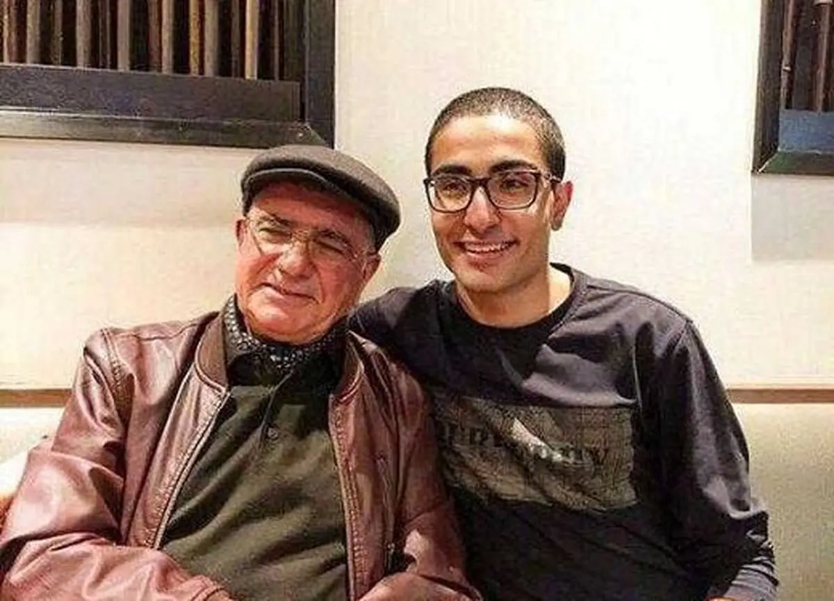 پسرانِ «استاد شجریان» در محل تدفین/ عکس