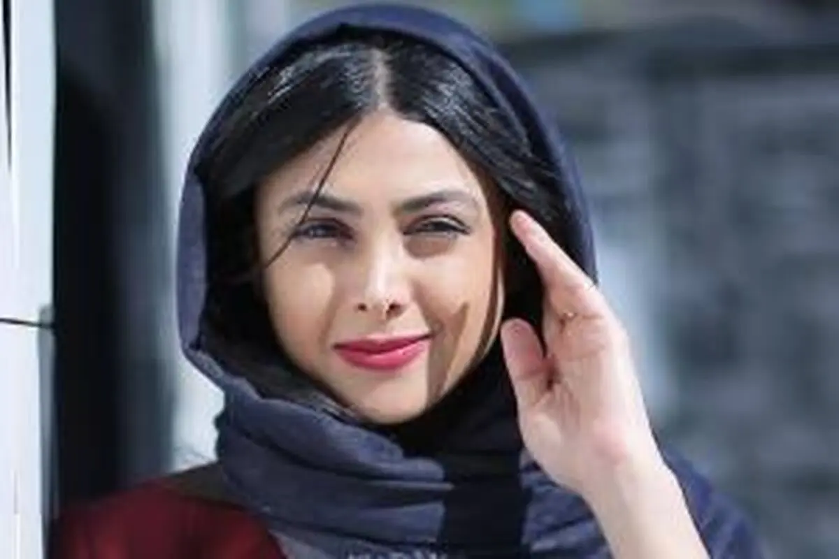 عینک خاص آزاده صمدی /عکس