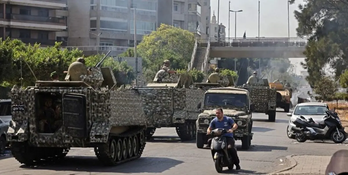 تیراندازی در مراسم تشییع قربانیان حوادث بیروت +فیلم