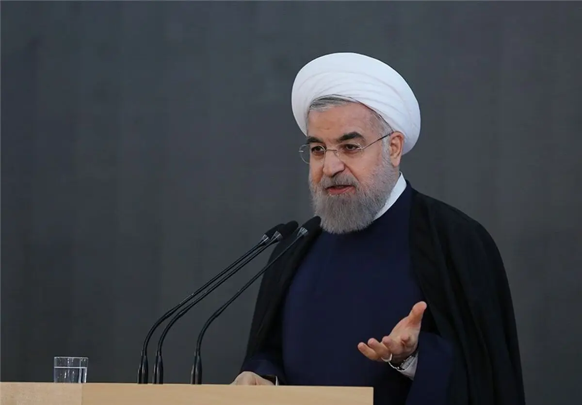 روحانی: هرکسی که صبح بیدار می‌شود نمی‌تواند قانون گذاری کند/ وزیر عقب نشینی نکند/ بی‌قانونی به نام دین بدتر است‌‌

