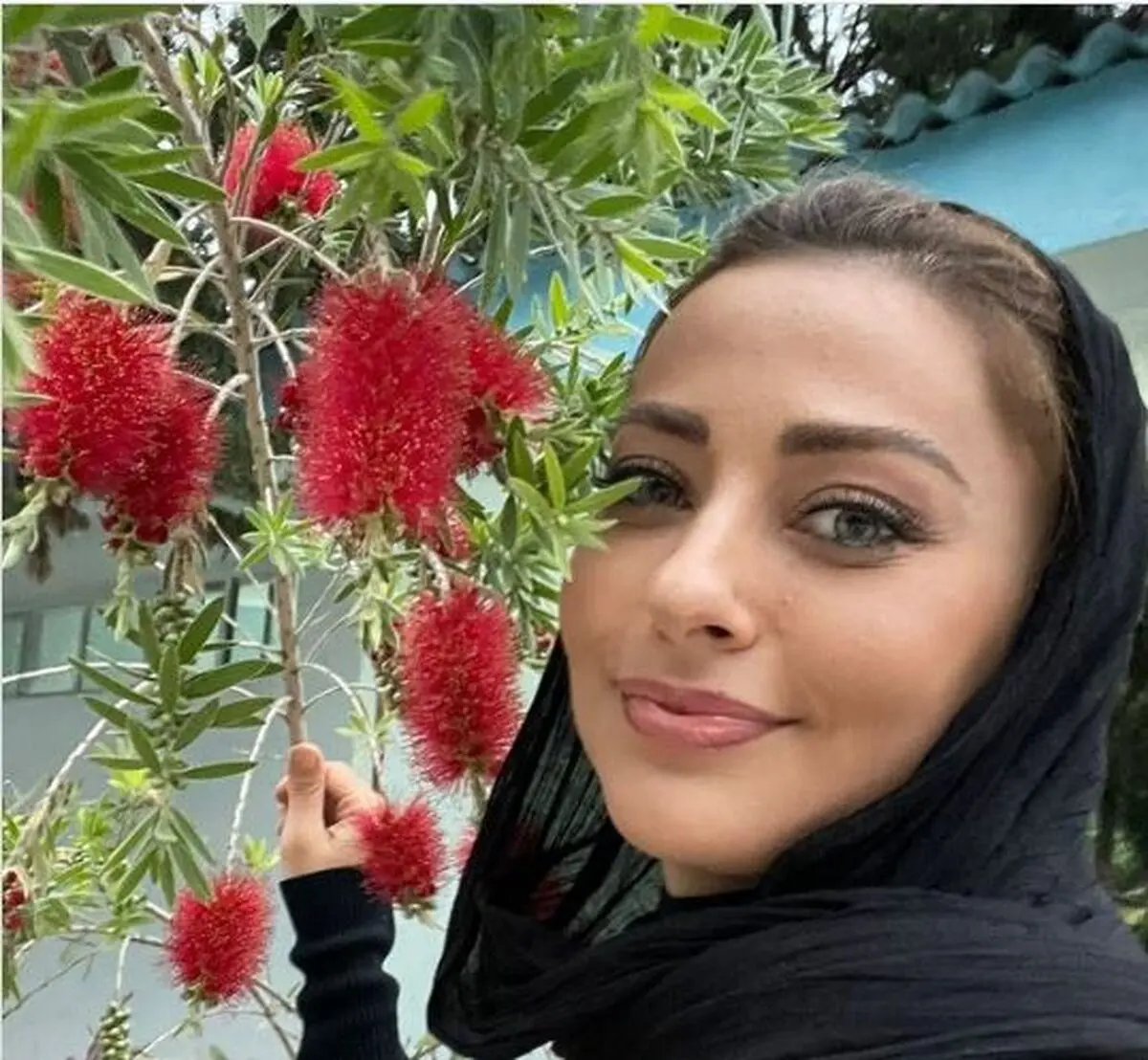 نفیسه روشن در ساحل دریا /عکس