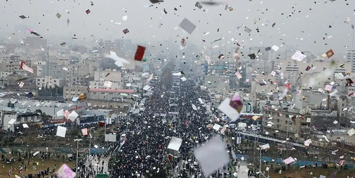 مردم تهران جشن ۴۰ سالگی انقلاب را زیر باران گرفتند/ پرشکوه‌ترین حضور برای ثبت در تاریخ