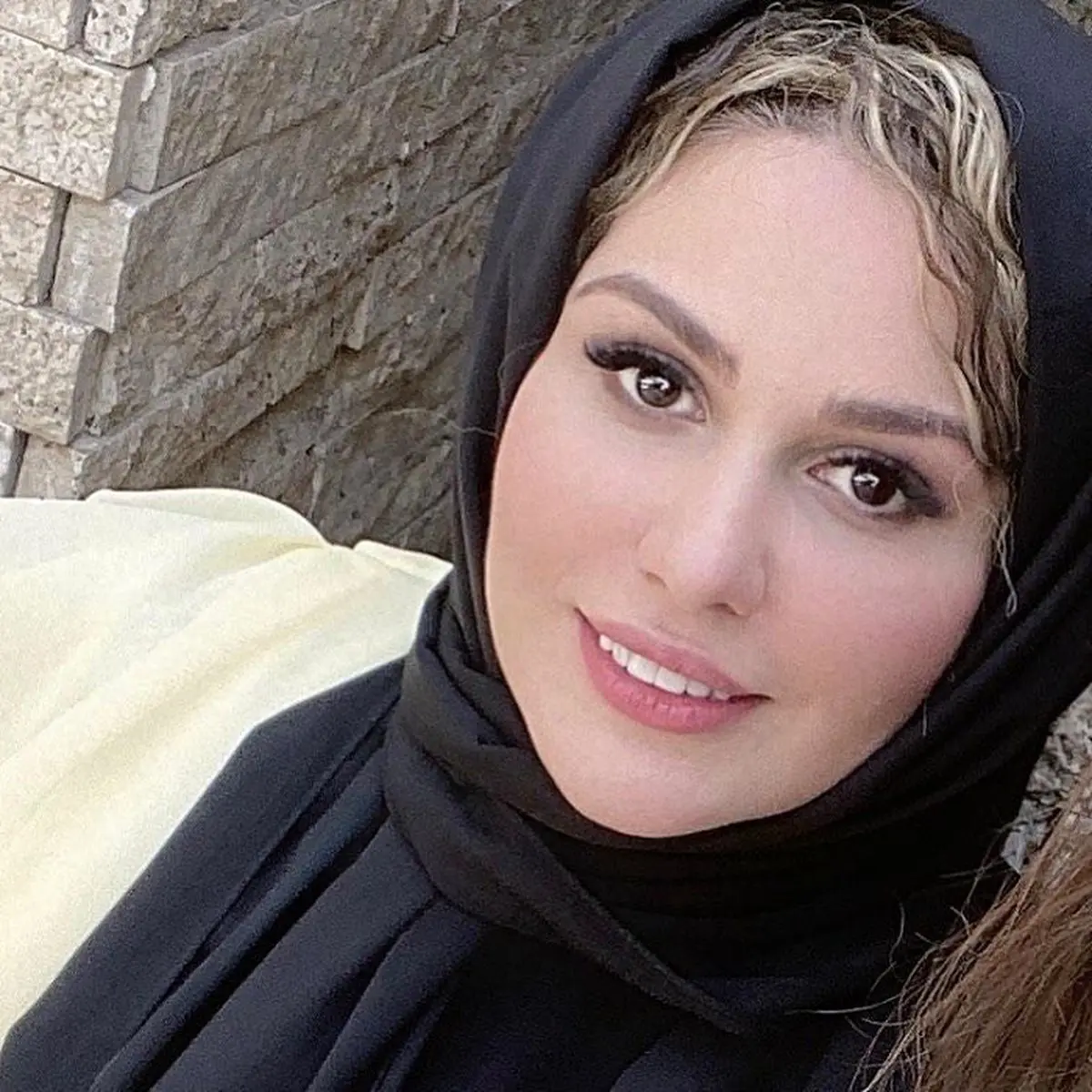 خانم بازیگر در کنار کیک جشن تولدش+ عکس