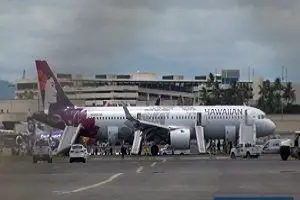 فرود اضطراری هواپیمای شرکت هاوایی در آمریکا
