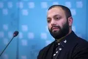 مار ترسناکی که دور آقای بازیگر حلقه زده!/عکس