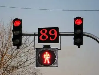 سهامداران ۸۹ نماد پشت چراغ قرمز بورس