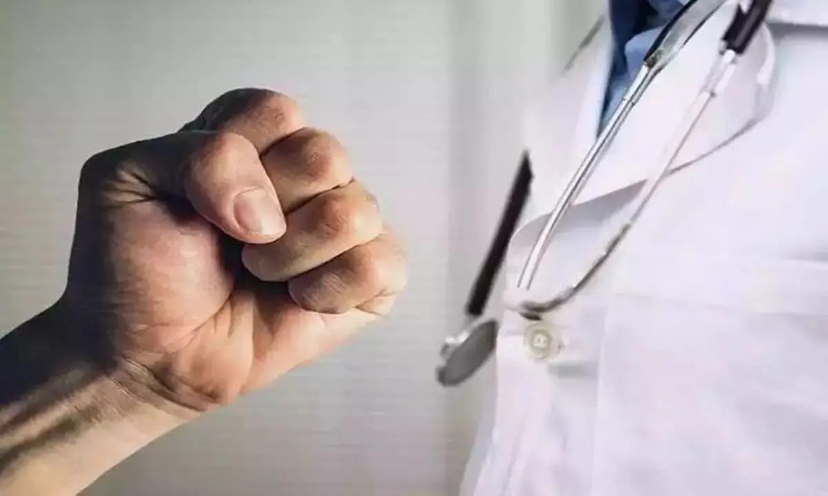 شهادت ۲۶ تن از کادر درمان در جنگ