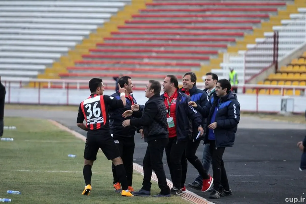 بازیکنان سیاه جامگان سکه باران شدند