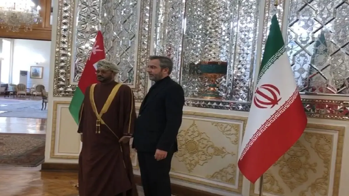 استقبال باقری از وزیر خارجه عمان در محل وزارت امور خارجه